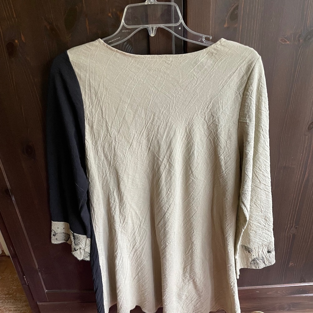 PRICE DROP! Lightweight, flowing  vintage tunic top from designer Lee Andersen - Picture 4 of 15